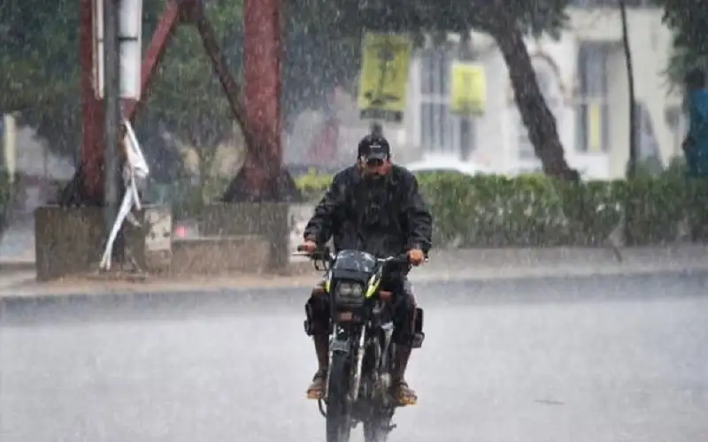 مصرع 14 شخصا بسبب الأمطار والعواصف