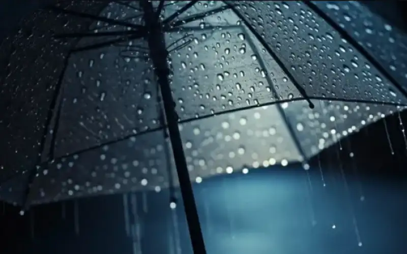 أمطار وبرق ورعد في مناطق عشوائية