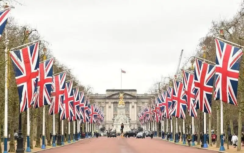 بريطانيا: نحث إسرائيل على عدم الرد