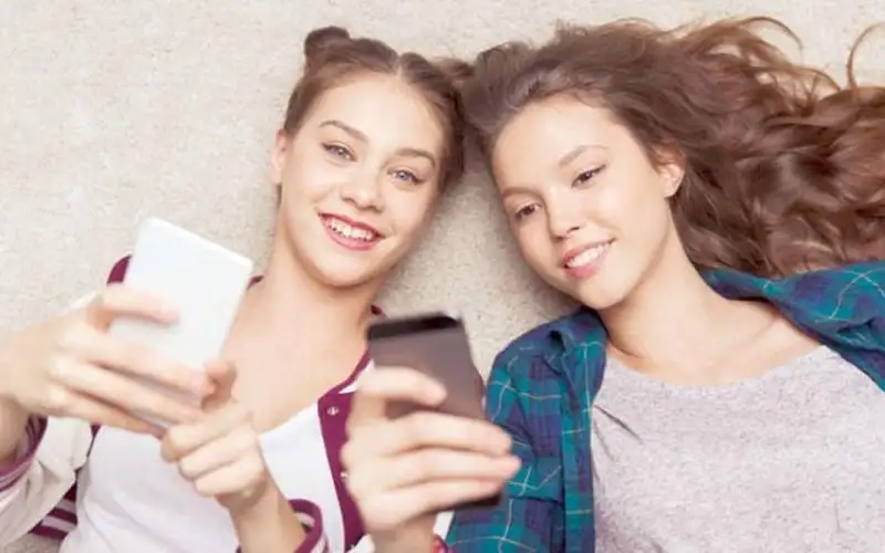 بريطانيا قد تحظر شراء الهواتف لمن