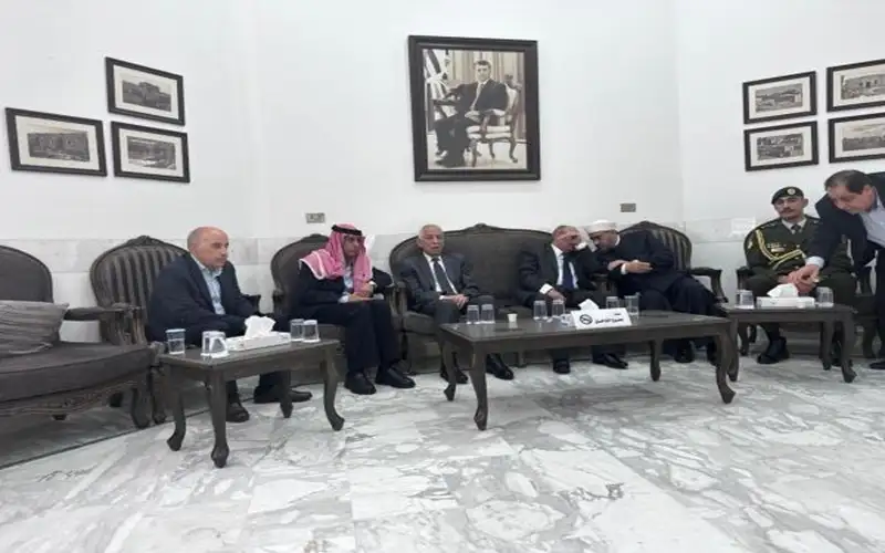 مندوبا عن الملك وولي العهد ..