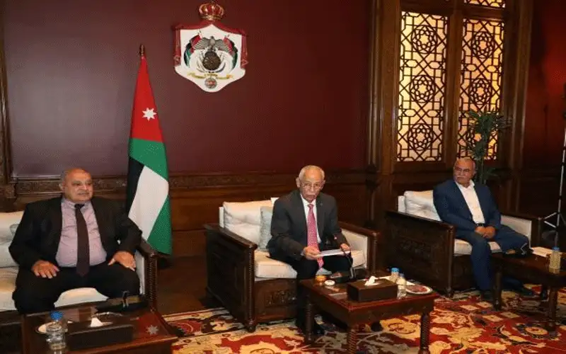 العيسوي يلتقي وفدا من وجهاء ومخاتير