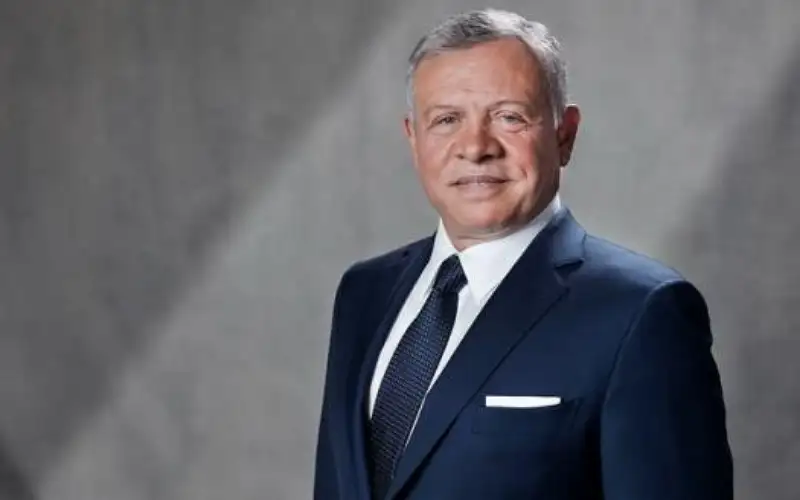 الملك يستقبل عاهل البحرين