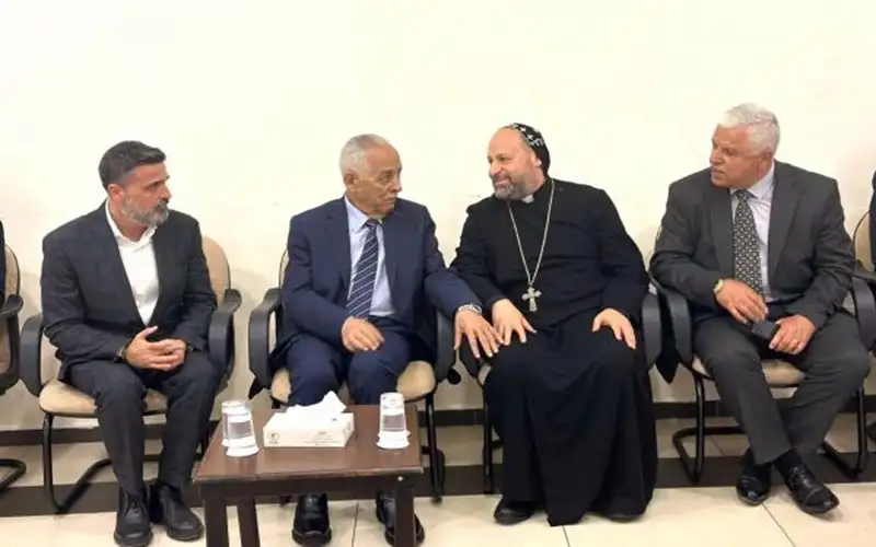 مندوبا عن الملك وولي العهد ..