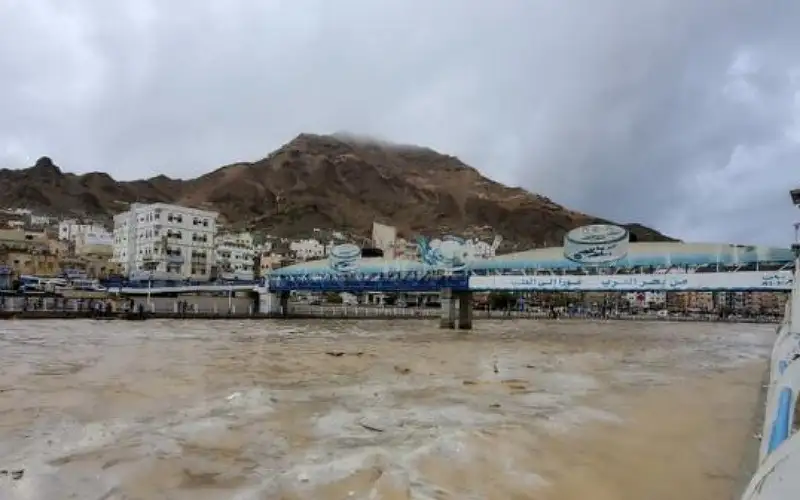 سيول وفيضانات مدمرة وانهيارات أرضية تضرب