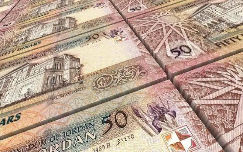 توقيف موظف جمارك اختلس 48 ألف