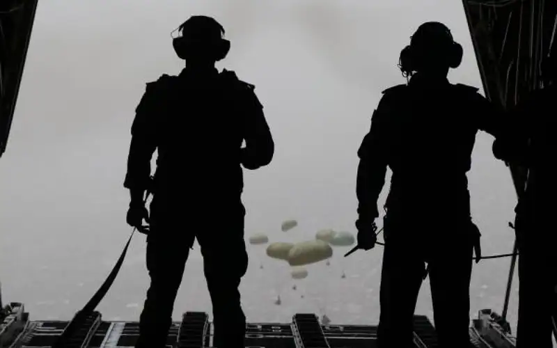 القوات المسلحة تنفذ 7 إنزالات جوية