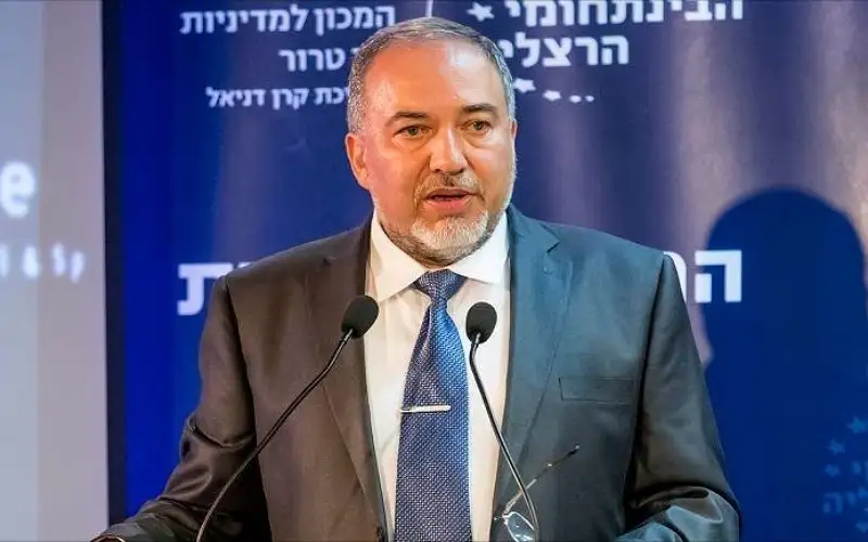 ليبرمان: نحن على مقربة من العار