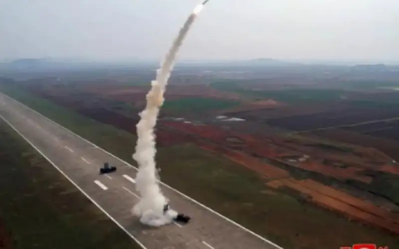 كوريا الشمالية تكشف عن اختبار رأس