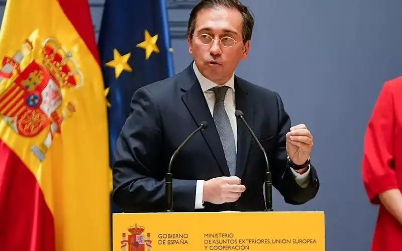 إسبانيا تطالب بوقف دائم لإطلاق النار