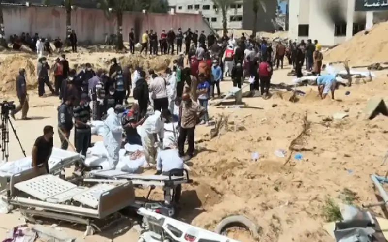 العثور على 3 مقابر جماعية بمجمع