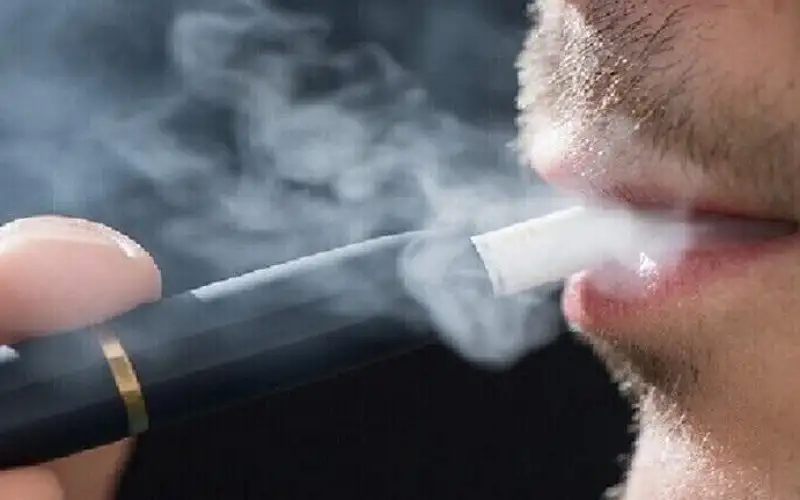 طبيب أردني: السجائر الإلكترونية تستهدف فئات