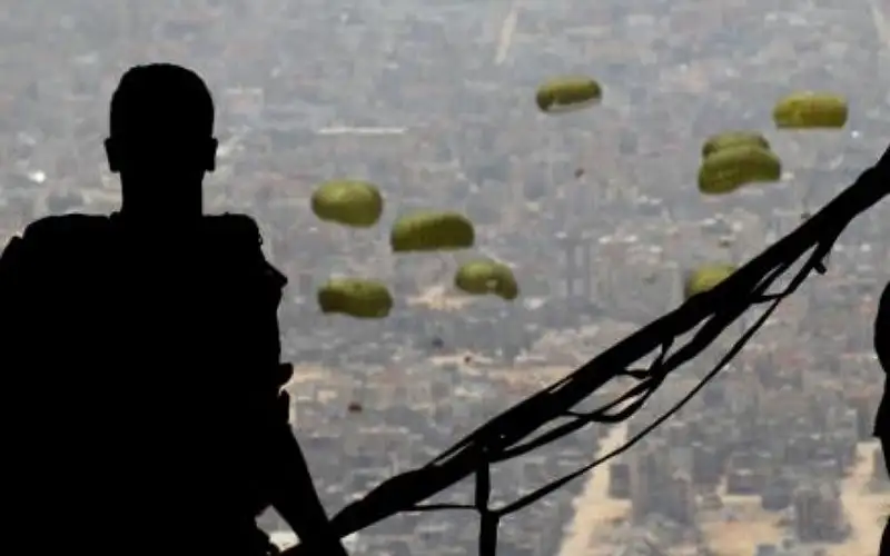 الجيش ينفذ 6 إنزالات جديدة لمساعدات