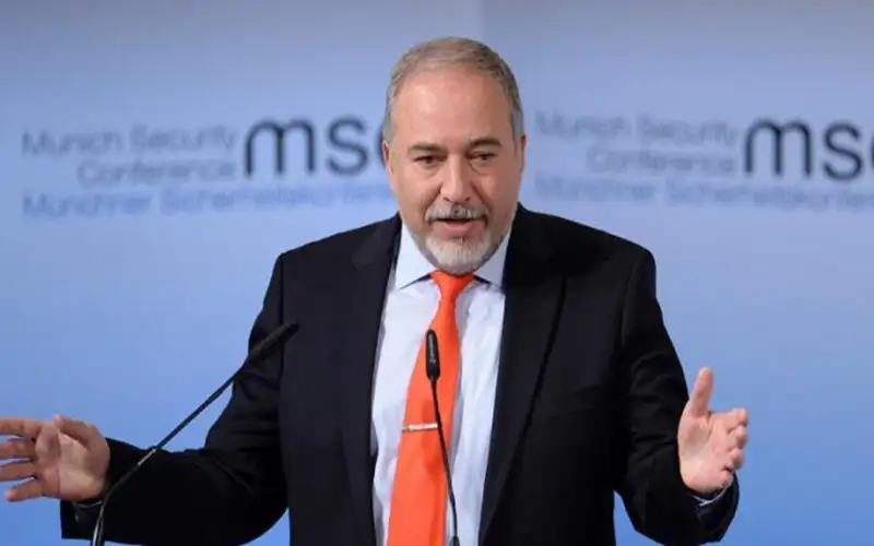 ليبرمان: الحكومة تطلب تأجيل بحث قانون