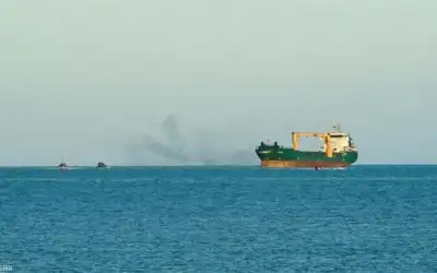 هيئة بريطانية: إصابة سفينة بأضرار قبالة