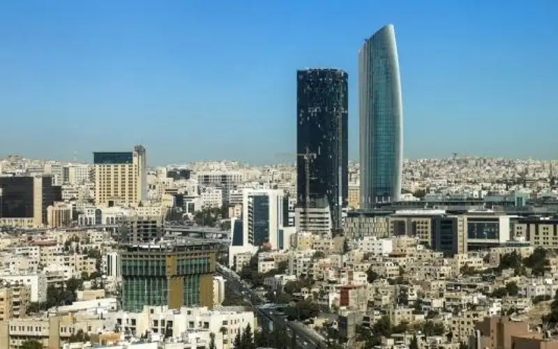 600 ألف عامل وعاملة بالقطاع التجاري