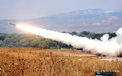 إطلاق عشرات الصواريخ من لبنان نحو