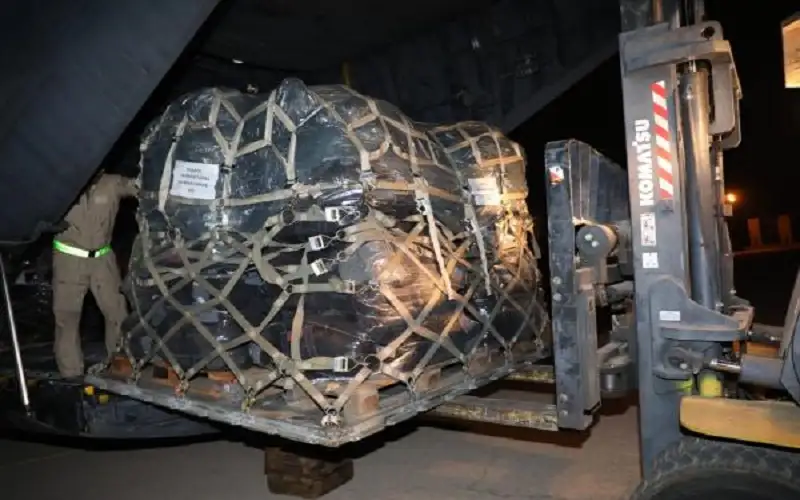 وصول طائرة مساعدات بولندية إلى مطار