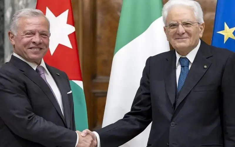 الملك يلتقي الرئيس الإيطالي ويؤكد ضرورة