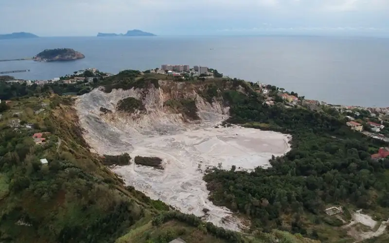 خبير الزلازل الهولندي الشهير يحذر من