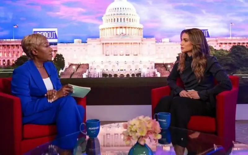 الملكة رانيا تستنكر العقاب الجماعي الذي