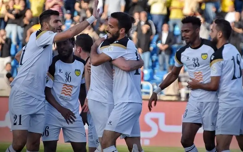 الحسين إربد يتجاوز الأهلي بثنائية ويتمسك