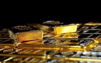 الذهب ينخفض لأدنى مستوى في شهر