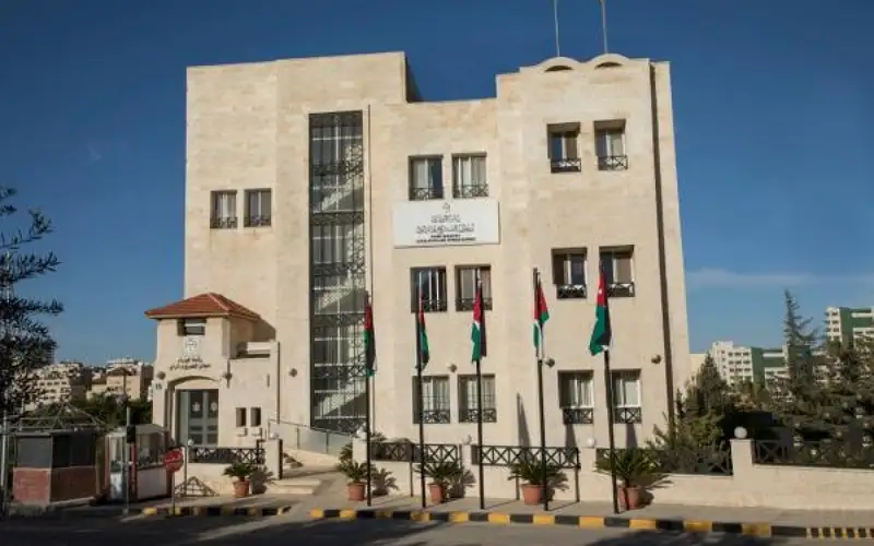 التشريع والرأي: لا يجوز ترشح الحزبيين