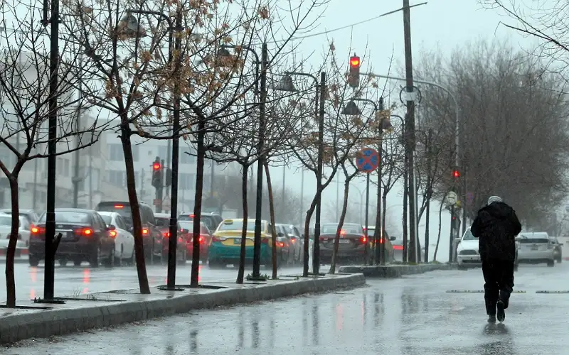 اجواء باردة وامطار .. الاردنيون على