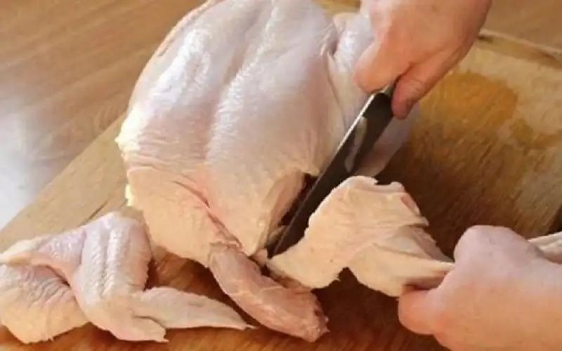 2.20 دينارا .. سقف سعري للدجاج