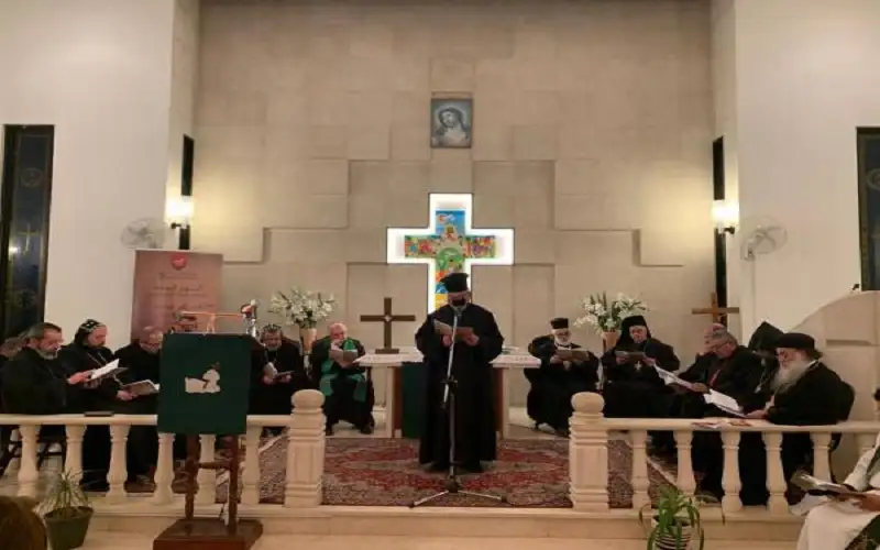 الكنائس تقتصر الاحتفالات بالفصح على الصلوات