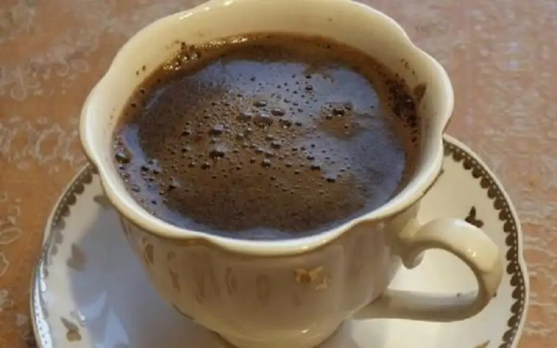 طبيبة توضح فوائد وأضرار القهوة الصباحية