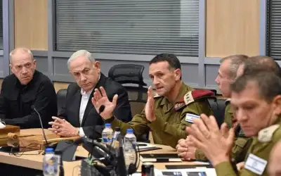 قادة أمنيون إسرائيليون: الحرب وصلت لطريق
