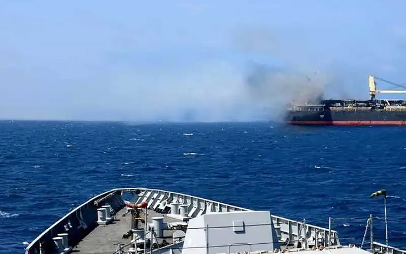 بلاغ عن انفجارين قرب سفينة جنوبي