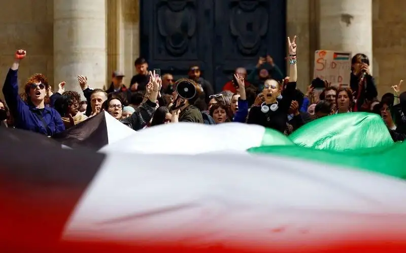 اعتقال متظاهرين بجامعة السوربون في باريس