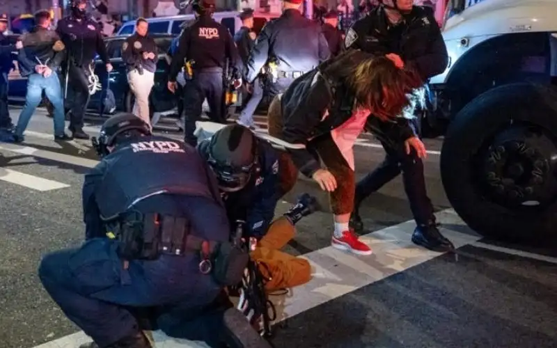 حراك الجامعات.. الشرطة الأميركية تحرم طلابا