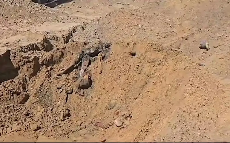 العثور على مقبرة جماعية ثالثة بمجمع