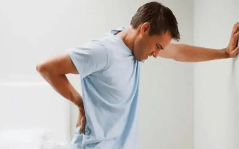 كم ساعة يجب أن يقف الإنسان