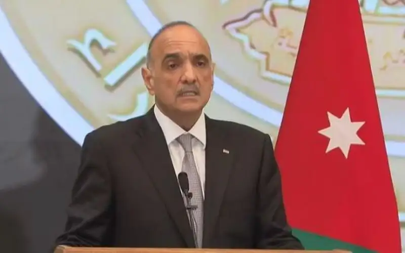 الخصاونة من القاهرة: الملك يعمل على