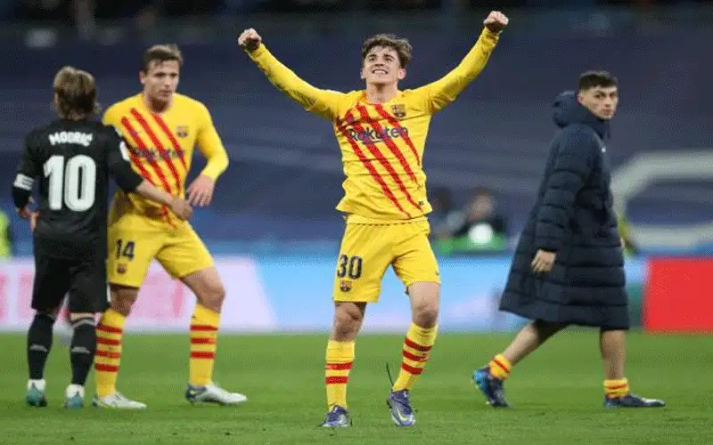 طاقم برشلونة الطبي يفاقم إصابة جافي