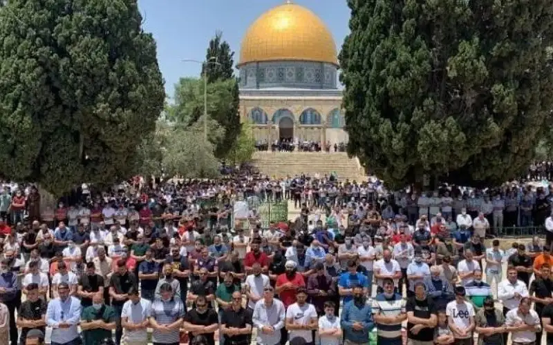 30 ألف مصل أدوا صلاة الجمعة