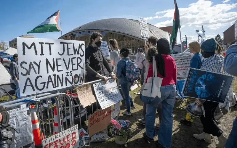 الشرطة تقتحم اعتصام طلاب معهد ماساشوستس