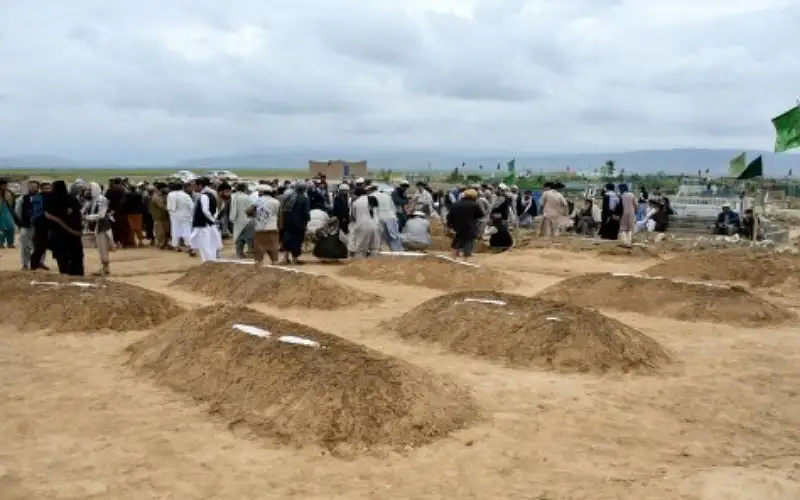 أكثر من 300 قتيل في فيضانات