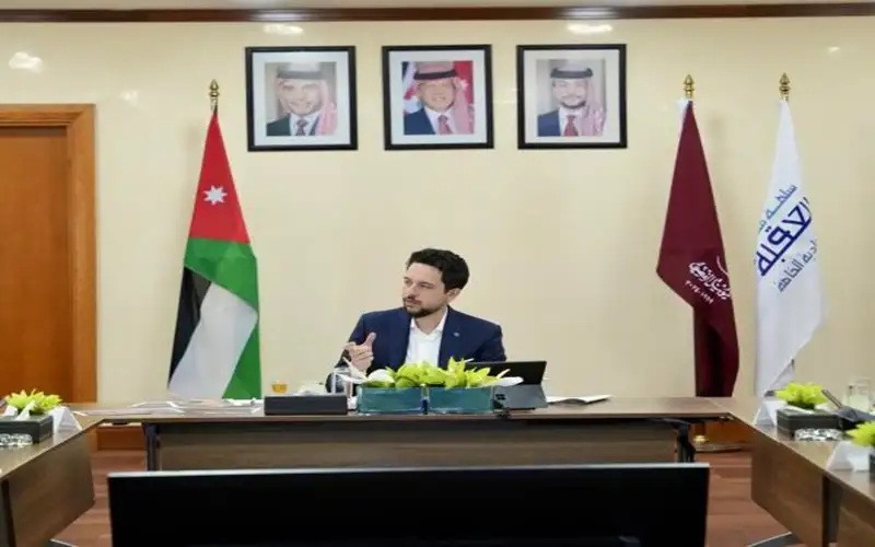 ولي العهد يتابع سير العمل في