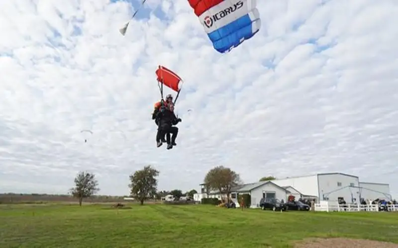 معمر يدخل غينيس للمرة الثانية بالقفز