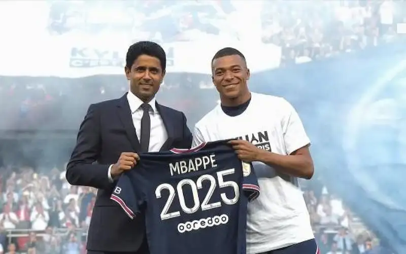 شجار عنيف بين الخليفي ومبابي في