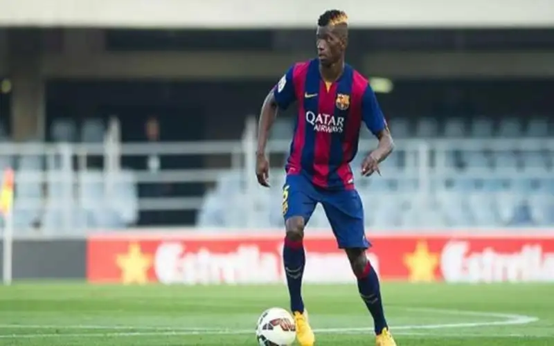 عبر توأمه .. تورط لاعب برشلونة