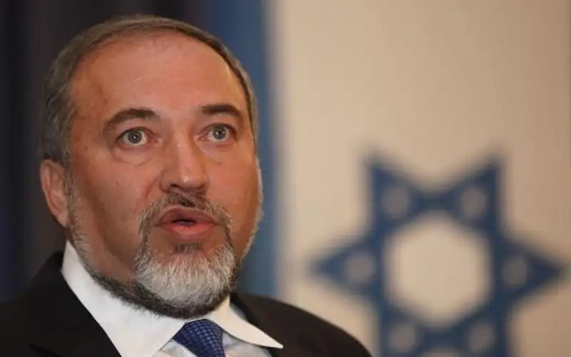 ليبرمان : السنوار يدير الحرب أفضل