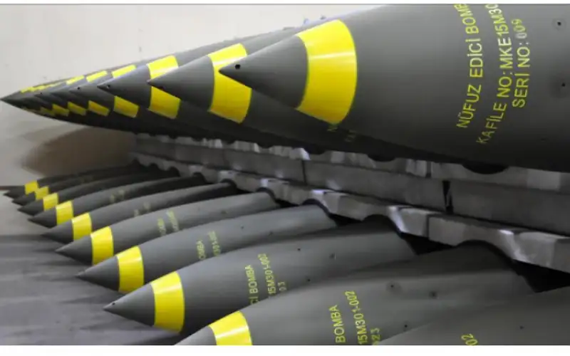 سيناتور أميركي: يمكن ضرب غزة بقنابل