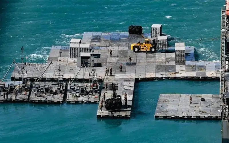 شحنة مساعدات بريطانية تتوجه إلى الرصيف